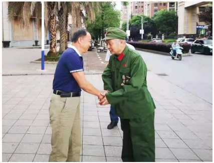 王朝喜等校领导走访慰问老党员