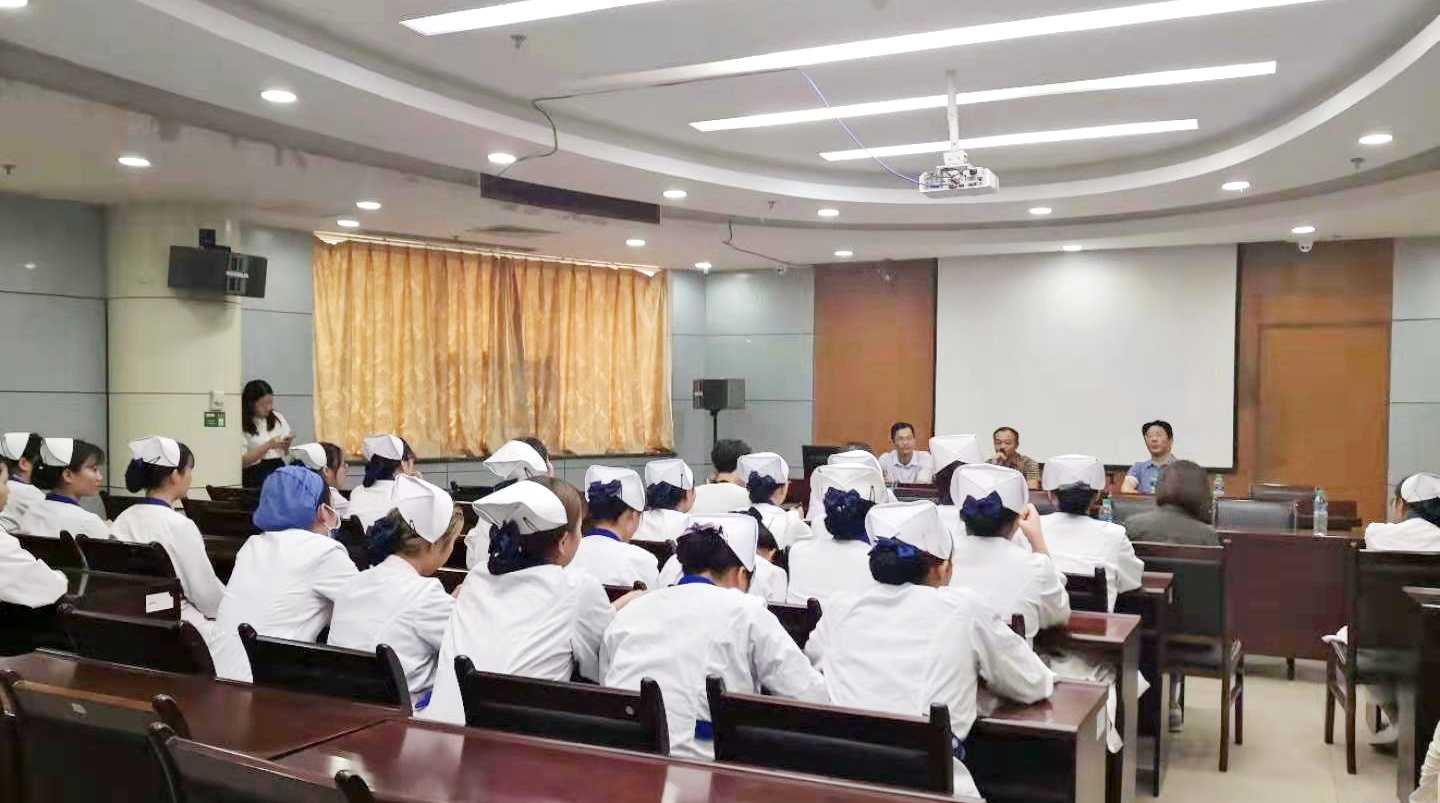 校领导赴南昌、景德镇看望我校实习生