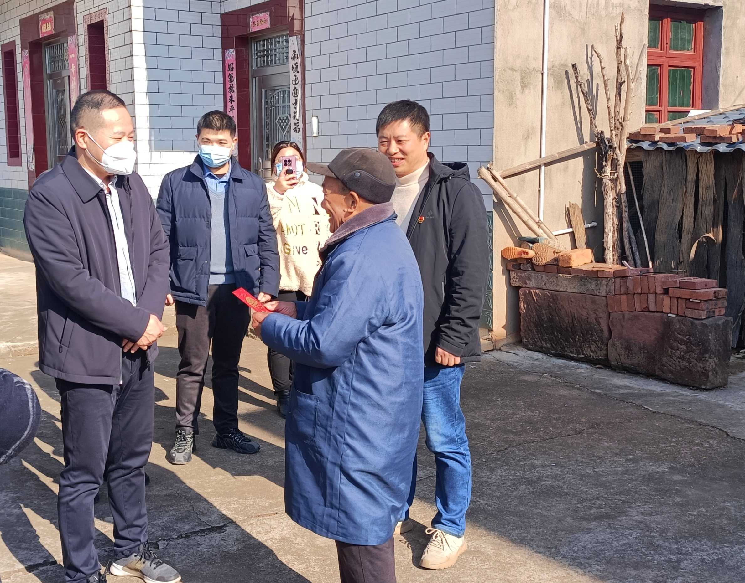 新春祝福传真情 浓浓关爱暖人心|鄱阳卫校党委书记汤丁山带队开展“送温暖”慰问活动