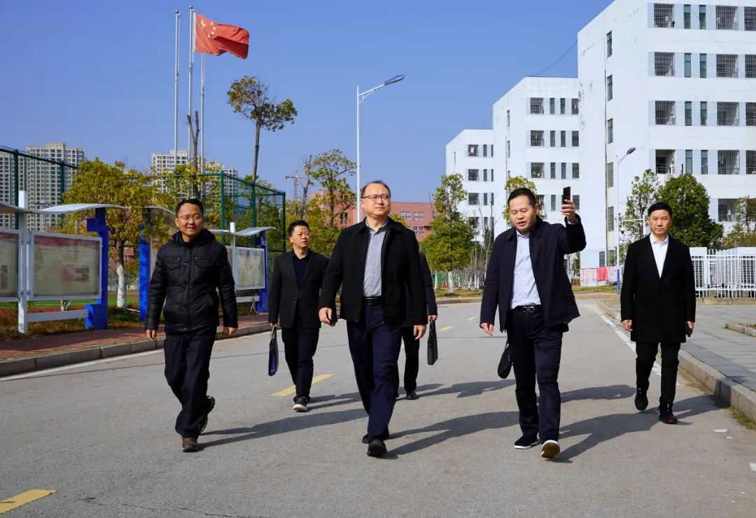 陈冰到鄱阳卫生学校调研