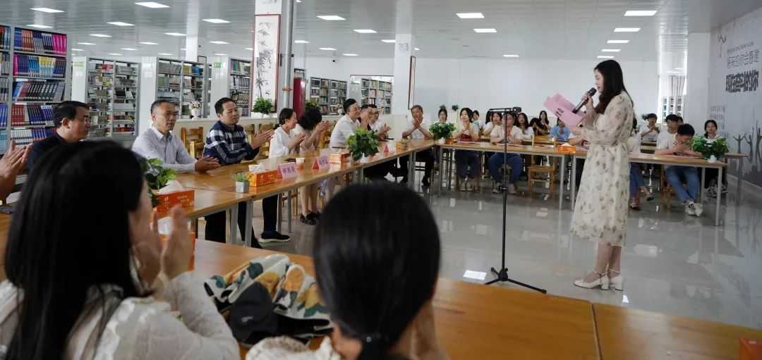 你若读书 风雅自来 | 鄱阳卫校开展“让奉献在新征程绽放”主题讲座暨读书分享会