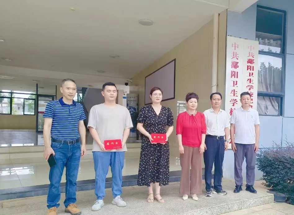 上饶市总工会领导走访慰问我校优秀教师