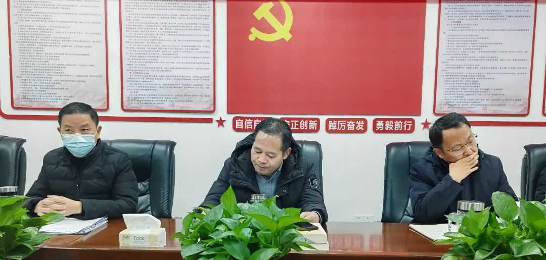 鄱阳卫校党委专题研究党风廉政建设工作
