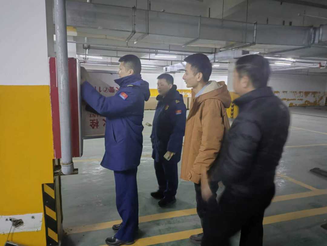 鄱阳卫校邀请鄱阳县消防大队来校进行消防安全隐患排查指导