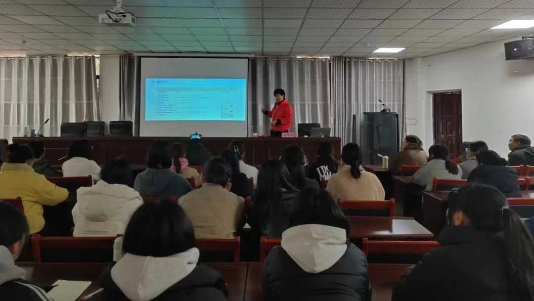 金牌讲师王秀玲教授进我校开展护考考前冲刺讲座