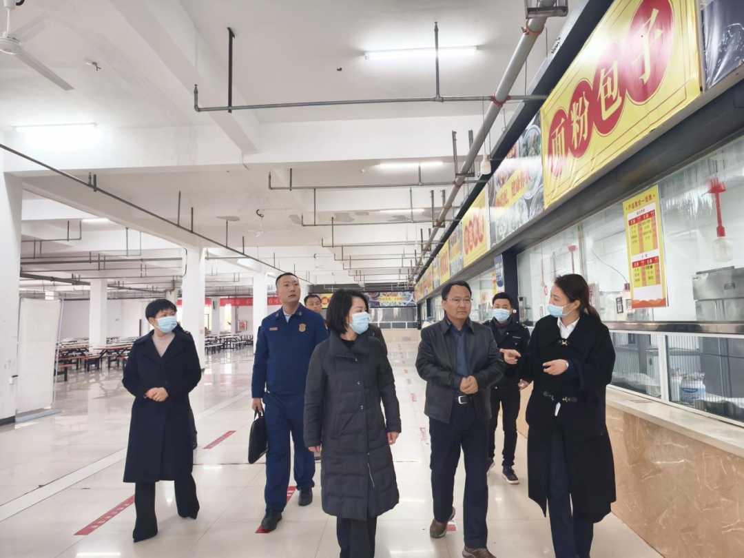 严把食品安全关 | 副县长蔡金英一行莅临我校食堂督查食品安全工作