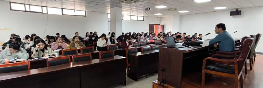 鄱阳卫校召开教师研修交流分享会
