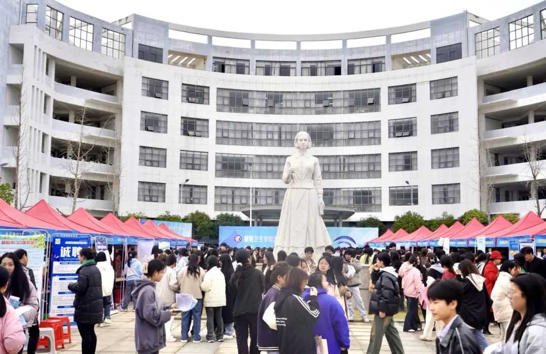 春风送岗，共筑“卫”来 | 鄱阳卫生学校举办2024届毕业生校园招聘会