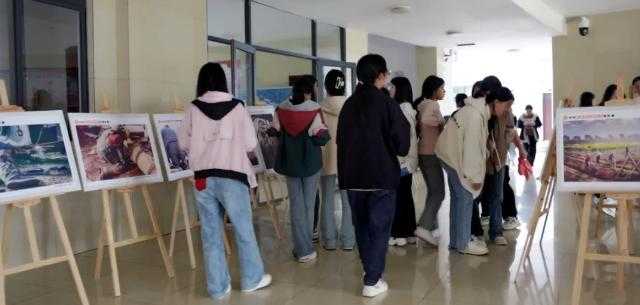摄影展进校园 | 光影来筑梦 劳动最光荣