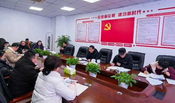 同心共担新使命 乘势而上开新局 | 鄱阳卫校召开2025年春季开学前后安全稳定工作部署会