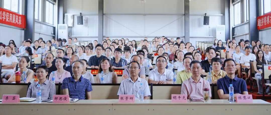致敬伟大胜利 汲取奋进力量 | 鄱阳卫校组织师生收听收看纪念抗战胜利80周年阅兵仪式