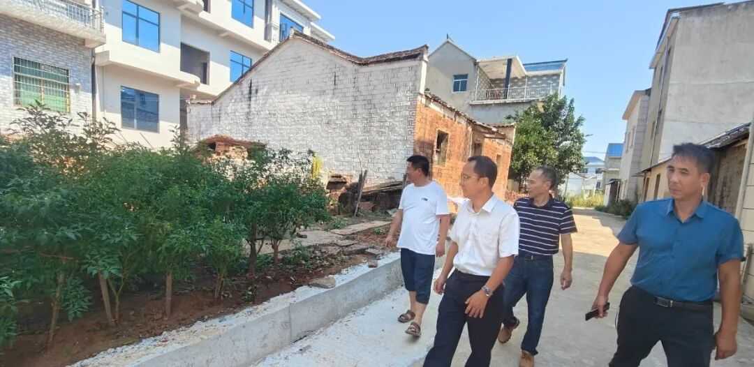 校长张景辉以“四不两直”方式调研督导驻村帮扶工作