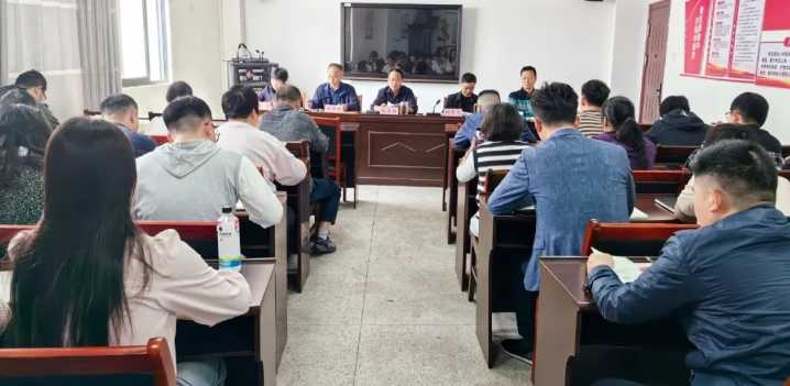 鄱阳卫生学校深入贯彻中央八项规定精神学习教育读书班暨校党委理论学习中心组集体学习会举行