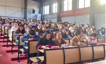 赋能教师成长 筑牢教学根基 | 鄱阳卫校召开教育教学工作中期推进会
